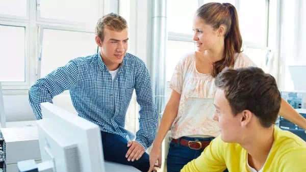 Umfrage - Österreicher im Job zufriedener