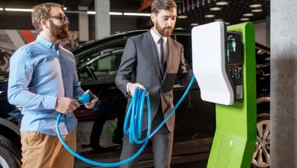 Autopapst zu Marktlage - „Es baut sich Welle gegen das Elektroauto auf“