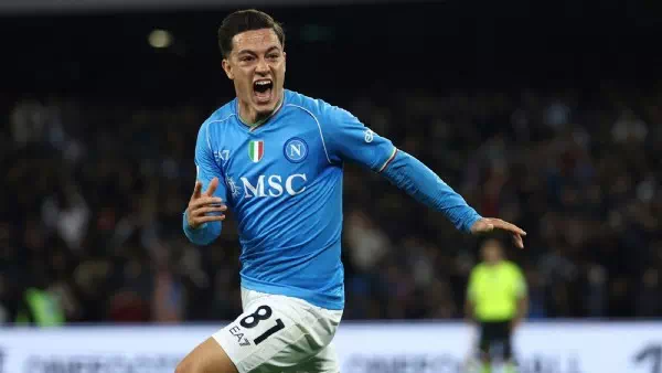 Serie A   - Meister SSC Napoli schlägt Juventus spät mit 2:1!