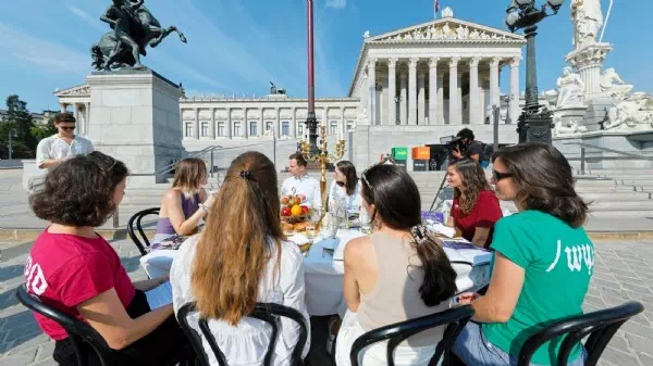 Eigenes Wahlprogramm - Unsere Jungen haben von der Politik die Nase voll