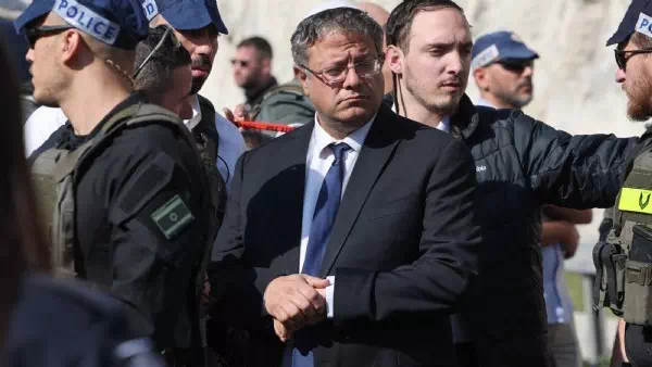 Mit nur einem Wort - Israelischer Minister sorgt nach Angriff für Eklat