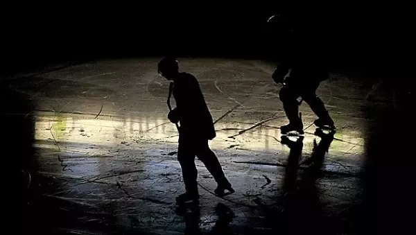Eishockey-Liga   - Fehervar löst Playoff-Ticket, Caps schwer in Not!