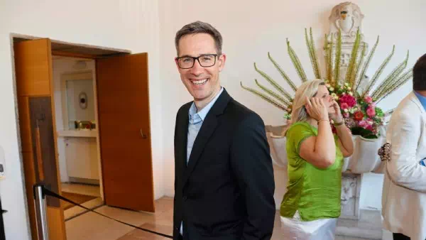Bei Eröffnung - Dankl zeigt sich bei Festspielen erstmals im Anzug