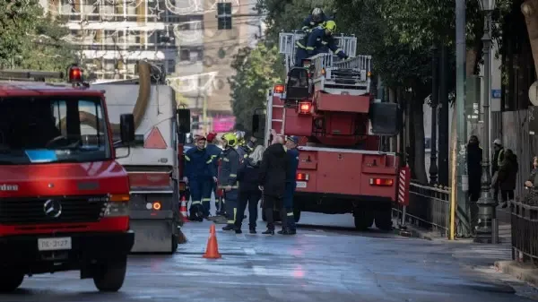 Warnung durch Anruf - Sprengsatz vor Ministerium in Athen explodiert