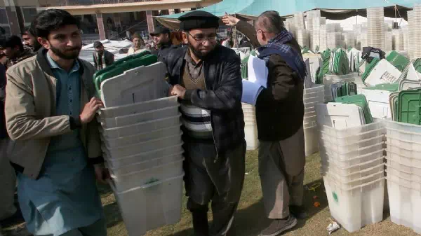 Vor Parlamentswahl - Tote bei Anschlägen auf Politikerbüros in Pakistan