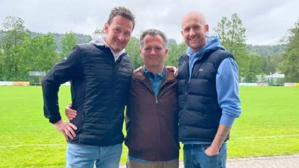 Kollaps am Spielfeld - Linienrichter sagt seinen Lebensrettern „Danke“