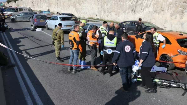 In Stau Feuer eröffnet - Jerusalem: Toter bei Anschlag auf Autobahn