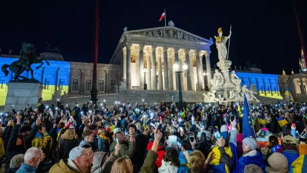 Jahrestag der Invasion - Großer Protest in Wien: Lichtermeer gegen Putin