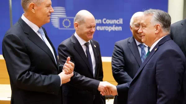 Einigung auf Gipfel - Orban gab Veto auf: EU sagt Ukraine 50 Mrd. € zu