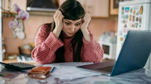 Neue Umfrage zeigt: - Viele junge Menschen stresst der Umgang mit Geld