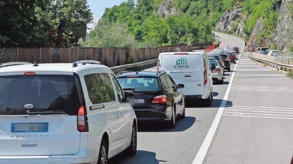 Viele Staus erwartet - Auf den Straßen in Tirol wird es ziemlich eng