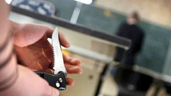 Gewalt-Eskalation - Ermittlungen: Schüler bedrohte Mädchen mit Messer