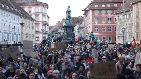 Demo gegen Rechts - 2500 Grazer fordern: „Demokratie verteidigen!“