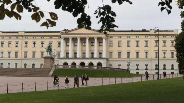 Anschlag in Oslo - Mann wirft Molotowcocktails auf Königsschloss