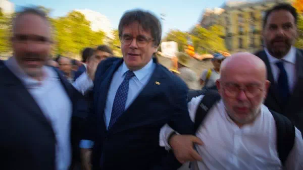 „Surreale Szenen“ - Großfahndung „Käfig“ nach Puigdemont in Barcelona