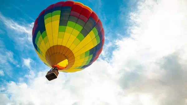 Leiche in Wohngebiet - Australier stürzt aus Heißluftballon in den Tod