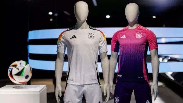 Eklat um Fußball-Dress - Nazi-Symbol! Adidas streicht DFB-Trikotnummer