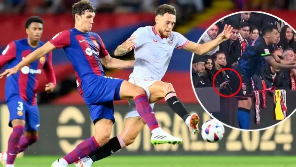 Unschöne Szene - Skandal bei Einwurf! Fan belästigt Sevilla-Profi