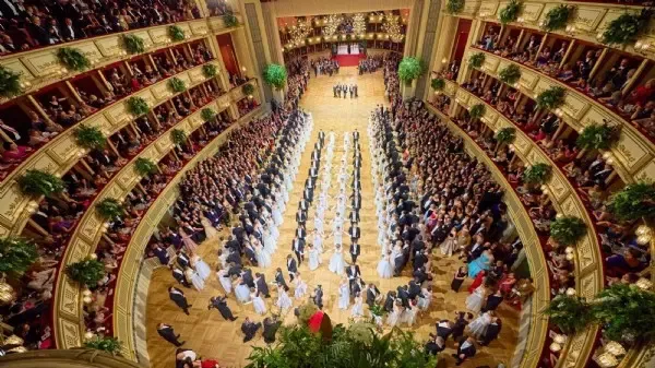 In der Opernballnacht - Der Ballsaal ist voll, aber die Hotels fast leer