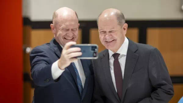 Humorvolle Begegnung - Kanzler Scholz traf seinen Doppelgänger in den USA