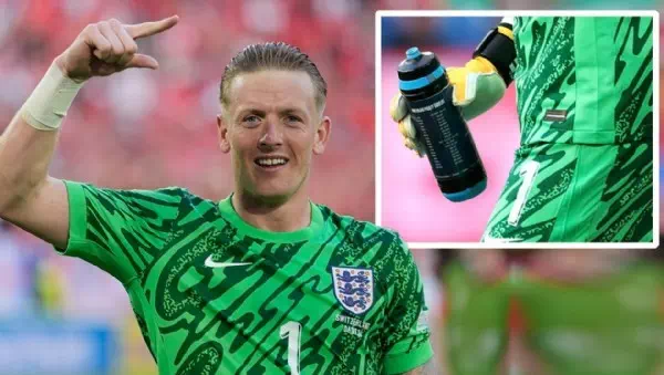 Trinkflaschen-Trick - Elfer-Held Pickford hatte geheimen Schummelzettel