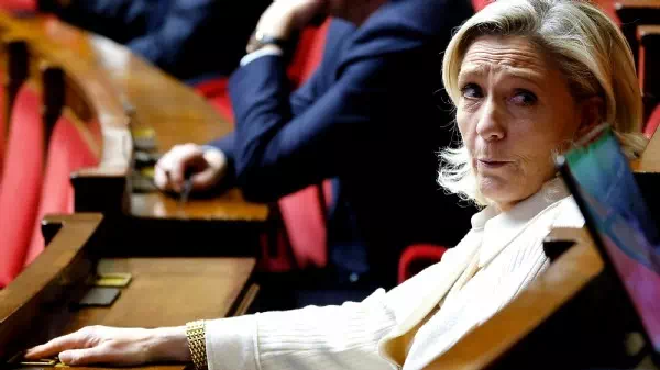 Wirbel um Kredit - Le Pens Partei wegen Russland-Nähe verklagt