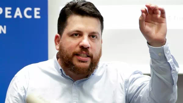 Vor seinem Wohnhaus - Nawalny-Vertrauter brutal mit Hammer angegriffen