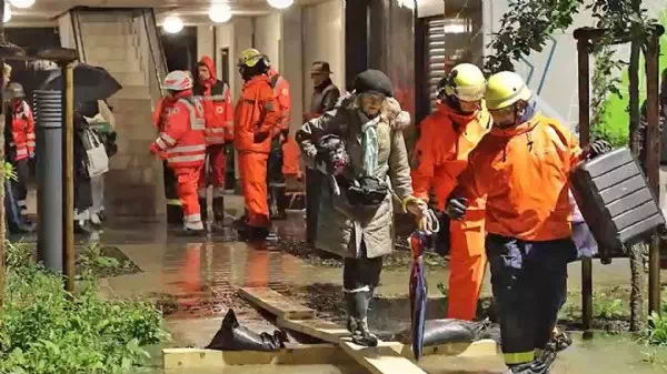 An Österreichs Grenze - Hochwasser: 1300 Menschen sollen Häuser verlassen