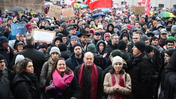 In Berlin und Potsdam - Großdemos gegen Rechts: „AfD-Verbot“ gefordert