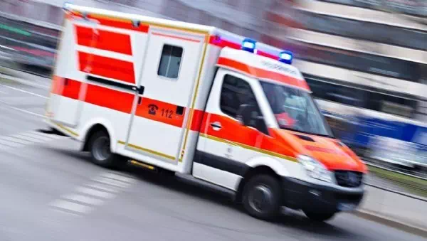 Ursache bislang unklar - Balkon abgestürzt: Sechs Menschen verletzt