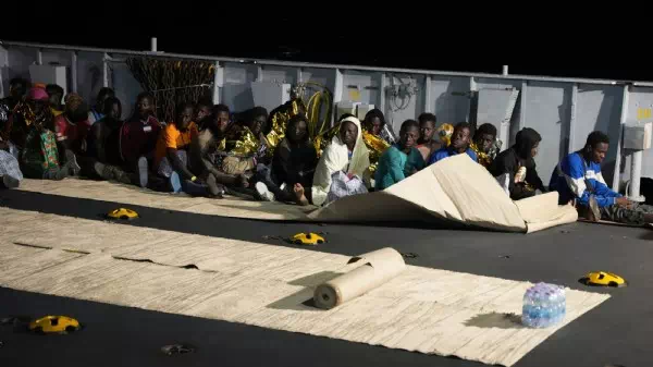 21 Boote angelandet - Fast 1000 Menschen auf Lampedusa eingetroffen