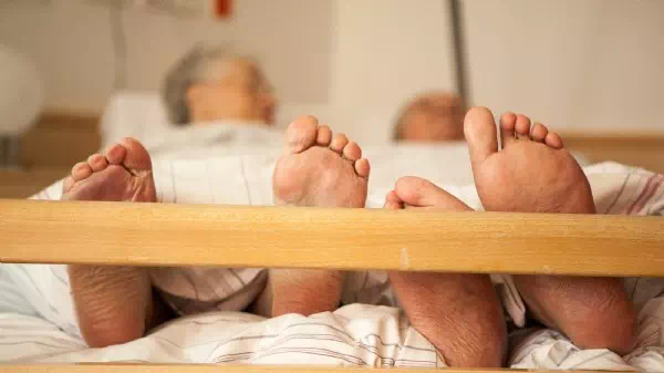 Liebe in Pflegeheimen - Welche neuen Formen Sexualität im Alter annimmt