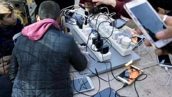 PRO ASYL gegen Karte: - „Dann fehlt Flüchtlingen das Geld für Handys“