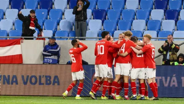 Viele leere Plätze - ÖFB-Gegner: Eishockey wichtiger als EURO-Fighter