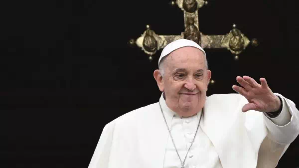 „Urbi et Orbi“ - Papst: „Frieden wird nicht mit Waffen geschaffen“