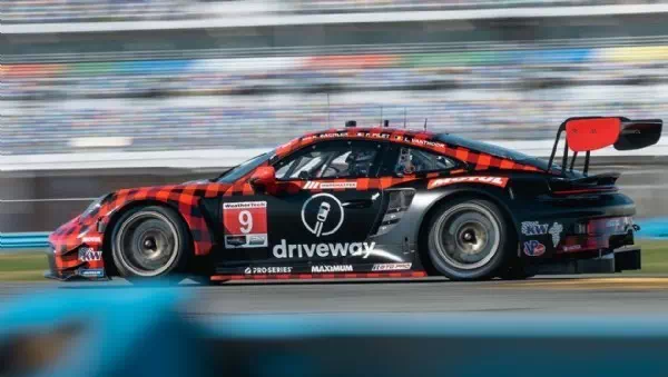 Asian Le Mans - Klaus Bachler gewinnt bei vier Stunden von Dubai