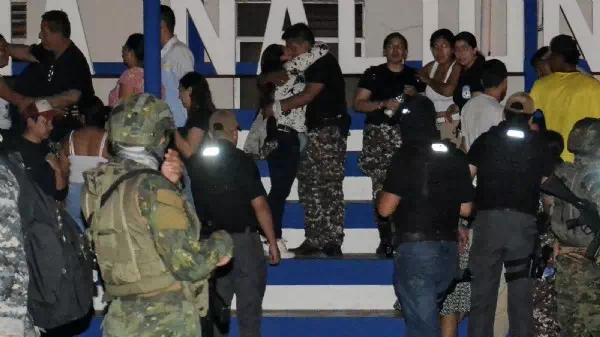 Gangterror in Ecuador - Als Geiseln gehaltene Gefängnismitarbeiter frei