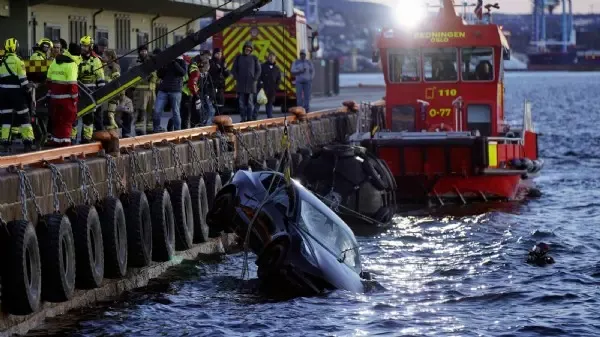 Auto versank in Fjord - Schwimmende Sauna wurde Rettung für Tesla-Insassen