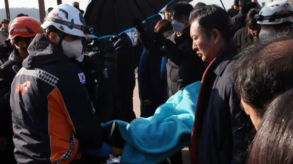 Täter festgenommen - Südkorea: Politiker mit Messer in Hals gestochen