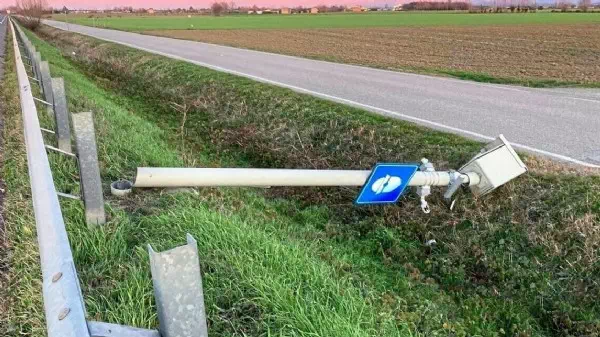 Hit im Internet - Elf Radare abgesägt: Polizei jagt „Fleximan“