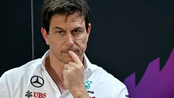Russell-Bestrafung   - Wolff zerknirscht: „Haben einen Fehler gemacht!“