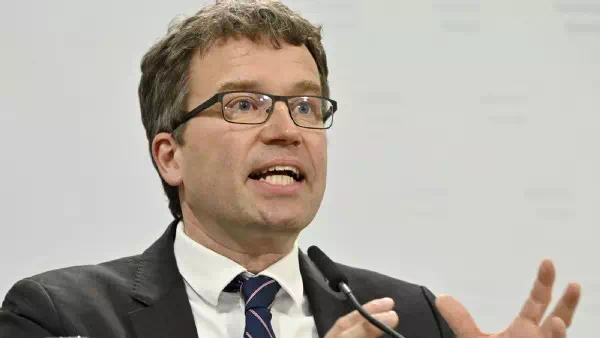Schwieriger Ausblick - AMS-Chef: Firmen halten Mitarbeiter auch in Flaute