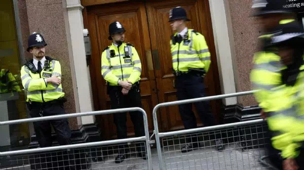 „Extrem schwerwiegend“ - Rechte Terrorverdächtige bei London festgenommen