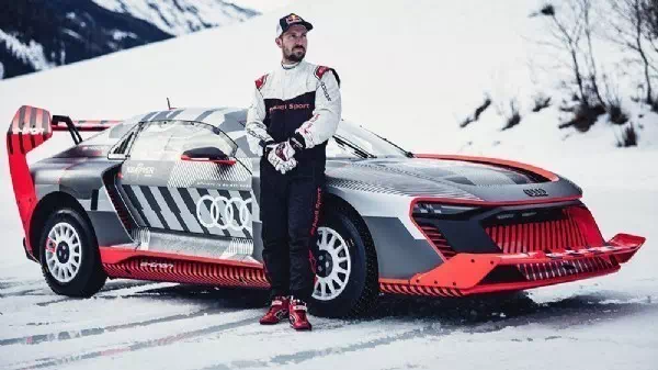 Mit Elektro-Prototyp - Ski-Held Hirscher zeigt wilde Drifts auf dem Eis!