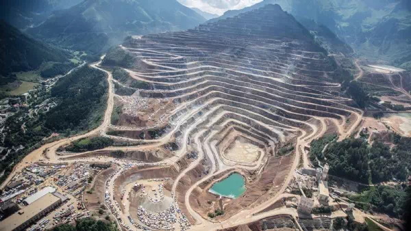 Crash mit Motorrädern - Unfall bei Erzbergrodeo: Drei Personen verletzt