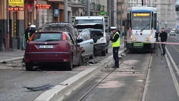 „Kein Terrorakt“ - Polen: Autofahrer rast in Menschen, 19 Verletzte