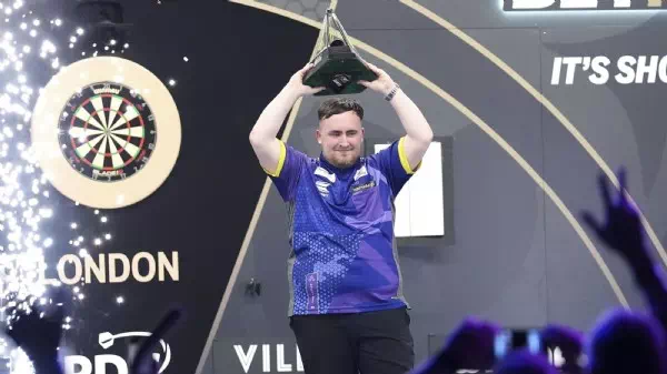 Triumph mit 17 - Darts-Wunderkind Littler gewinnt Premier League