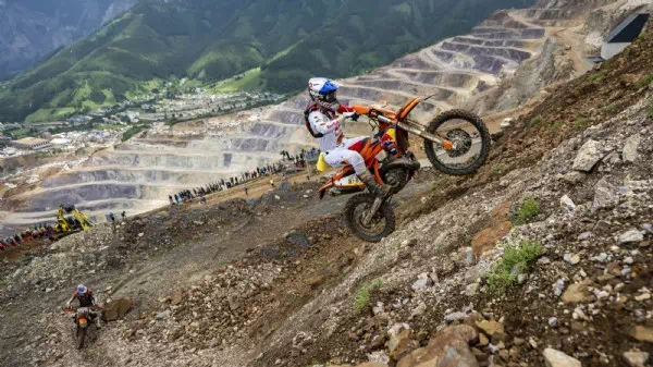 Erzbergrodeo - Im Fahrerlager prallen zwei Welten aufeinander