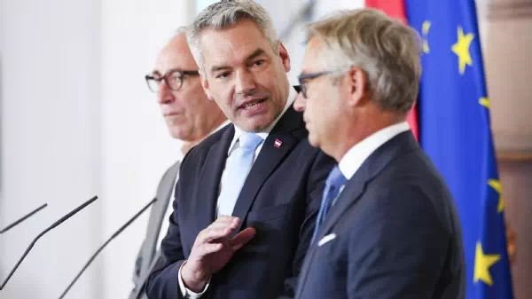 Debatte um Sparpaket - Ökonomen kontern Pläne von Kanzler Nehammer