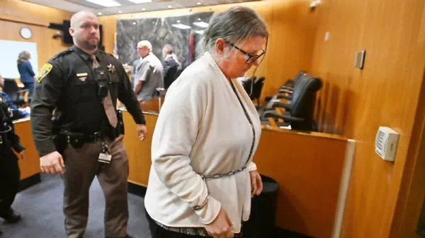 Waffe für Sohn gekauft - US-Schulmassaker: Mutter des Täters verurteilt